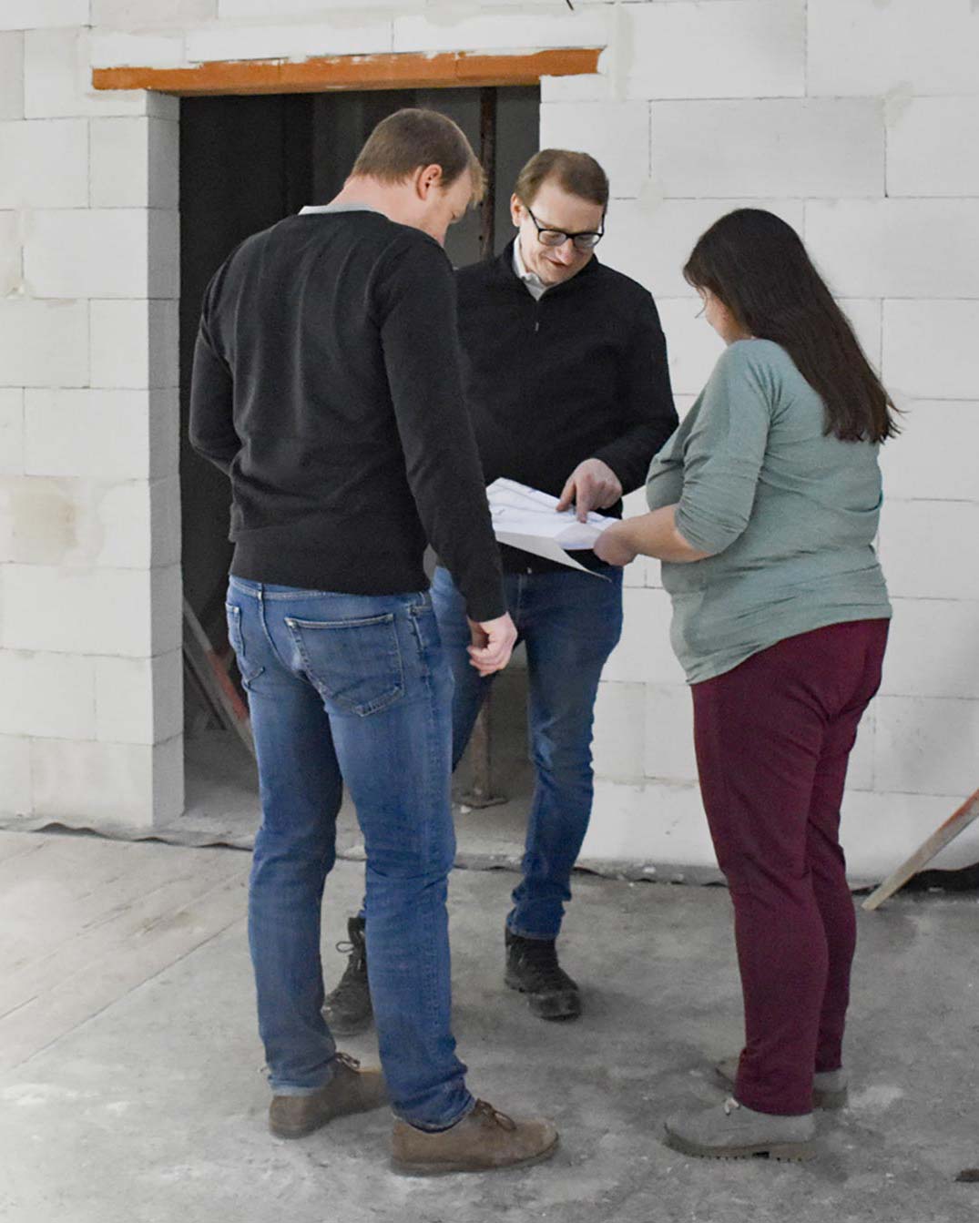 Stefan Holper auf der Baustelle mit Kunden